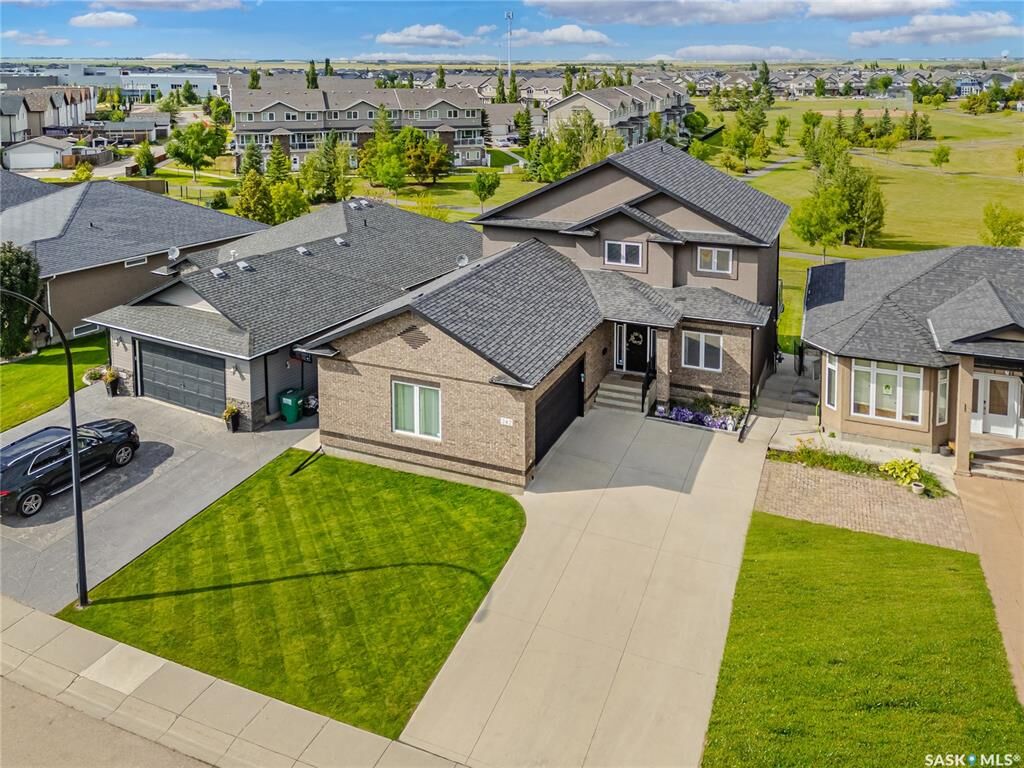 Property Photo: 242 Denham Crescent SK S7R 1E9