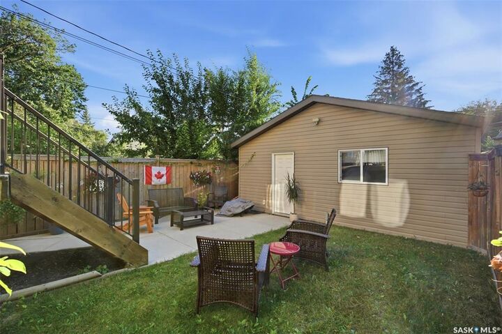 Property Photo: 2136 B Lorne Avenue SK S7J 0R5