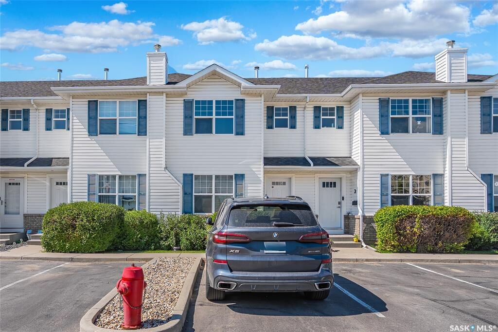 Property Photo: 102 Pawlychenko Lane 30 SK S7V 1G9