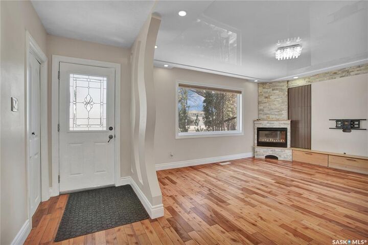 Property Photo:  2406 Preston Avenue S  SK S7J 2G4 