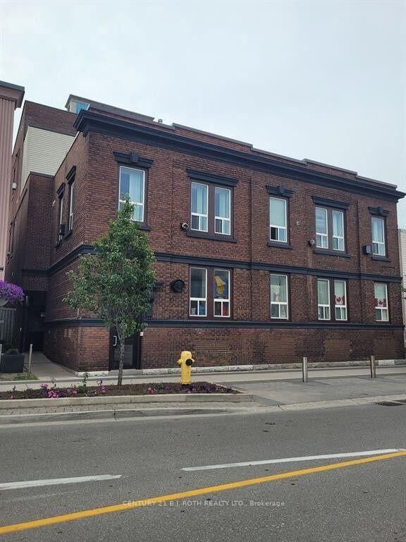 Property Photo: 19 Dunlop Street W 302 ON L4N 1A1