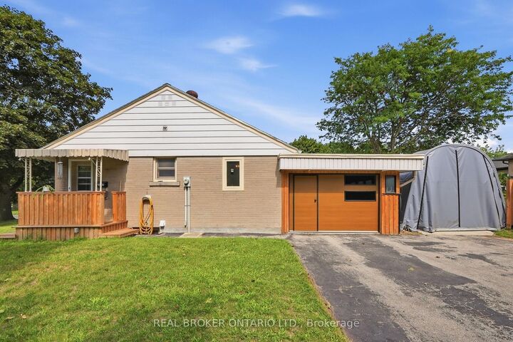 Property Photo: 21 Oakwood Avenue ON N2H 6G8