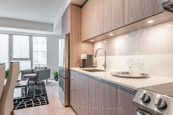 Property Photo: 357 King Street W 3109 ON M5V 0S7