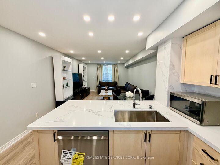 Property Photo: 285 Antibes Drive 11 ON M2R 3X9