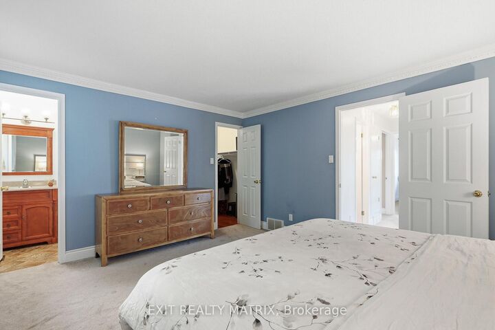 Property Photo:  270 Fernleaf Crescent  ON K1E 2Z4 
