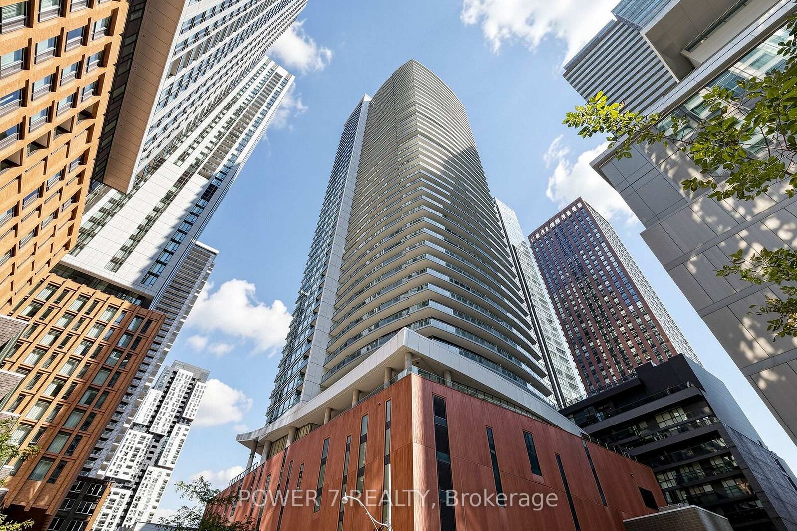 Property Photo: 21 Widmer Street 4207 ON M5V 0B8