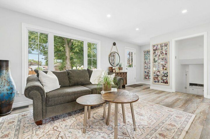 Property Photo: 62 Barbara Street ON K8V 1Z5