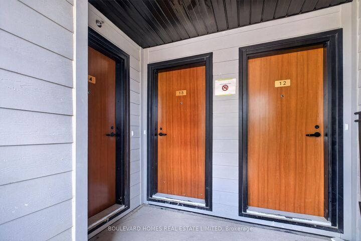 Property Photo: 30 Markdale Lane 13 ON L3S 0E3