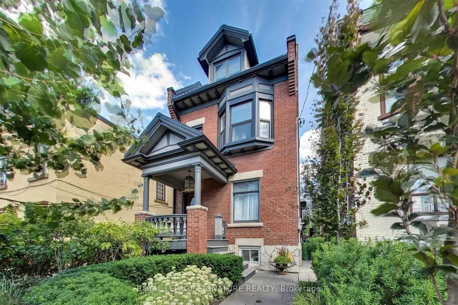 Property Photo: 359 Clinton Street Main ON M6G 2Y7