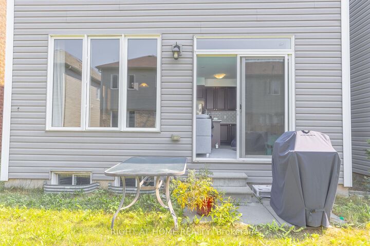 Property Photo: 7648 Hackberry Trail ON L2H 3R5
