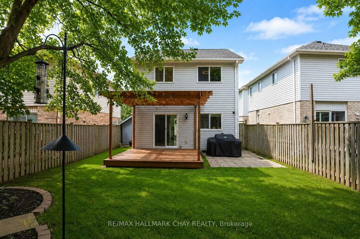 Property Photo:  100 Copeman Crescent  ON L4N 8B3 