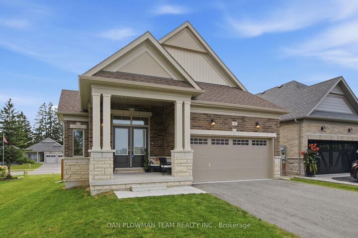 Property Photo: 2 Holtby Court ON L9L 0B4
