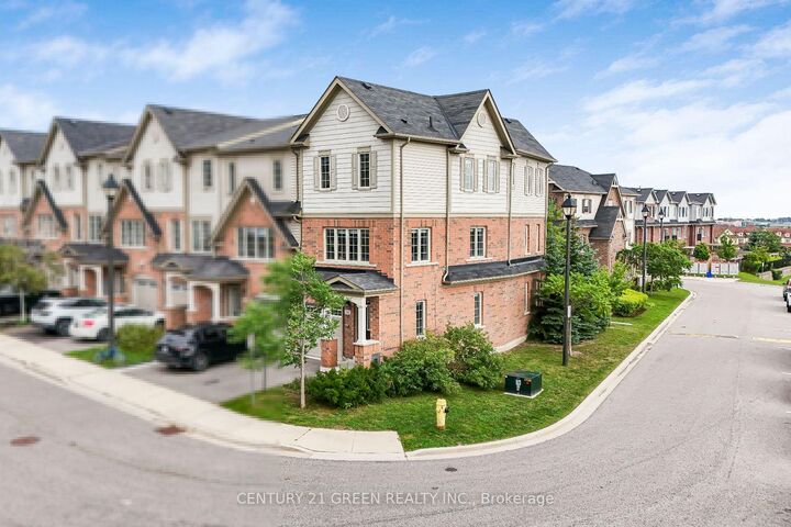 Property Photo:  36 Comfort Way  ON L1N 0K5 