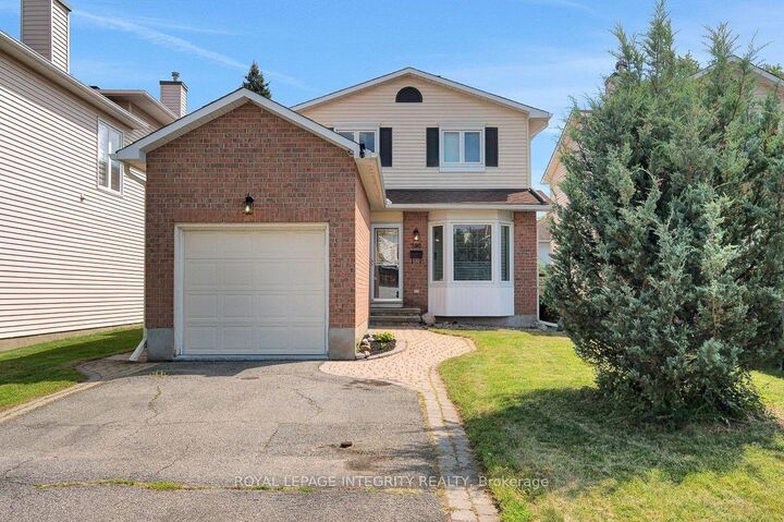 390 Oaklawn Crescent — photo 1