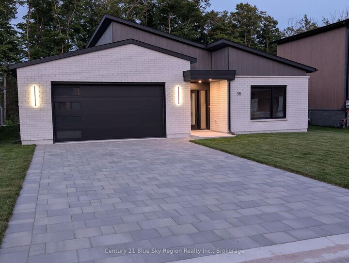 Property Photo:  38 Katie Ann Crescent  ON P1C 1M8 