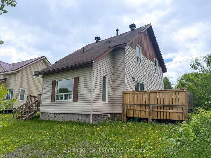 Property Photo: 143 Essex Avenue ON P0K 1E0
