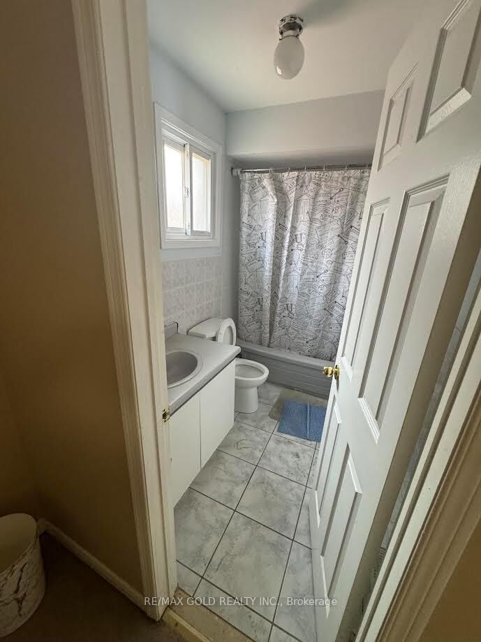 Property Photo:  198 Harrowsmith Drive  ON L5R 1R9 