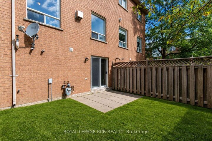 Property Photo:  65 Brickyard Way 66  ON L6V 4M2 