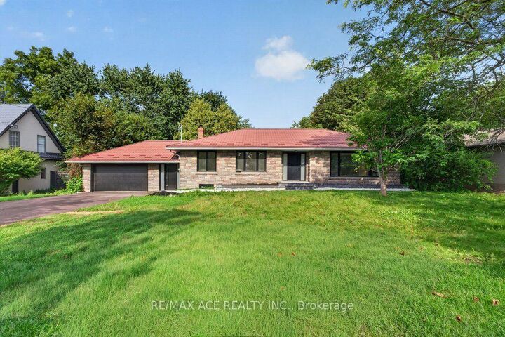 11 Faircroft Boulevard — photo 1
