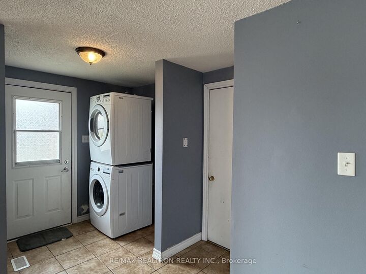 Property Photo:  420 Grove Street E  ON L4M 5R9 