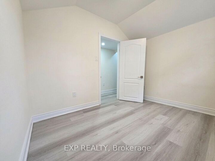 Property Photo:  69 Vine Street 2  ON L2R 3X9 