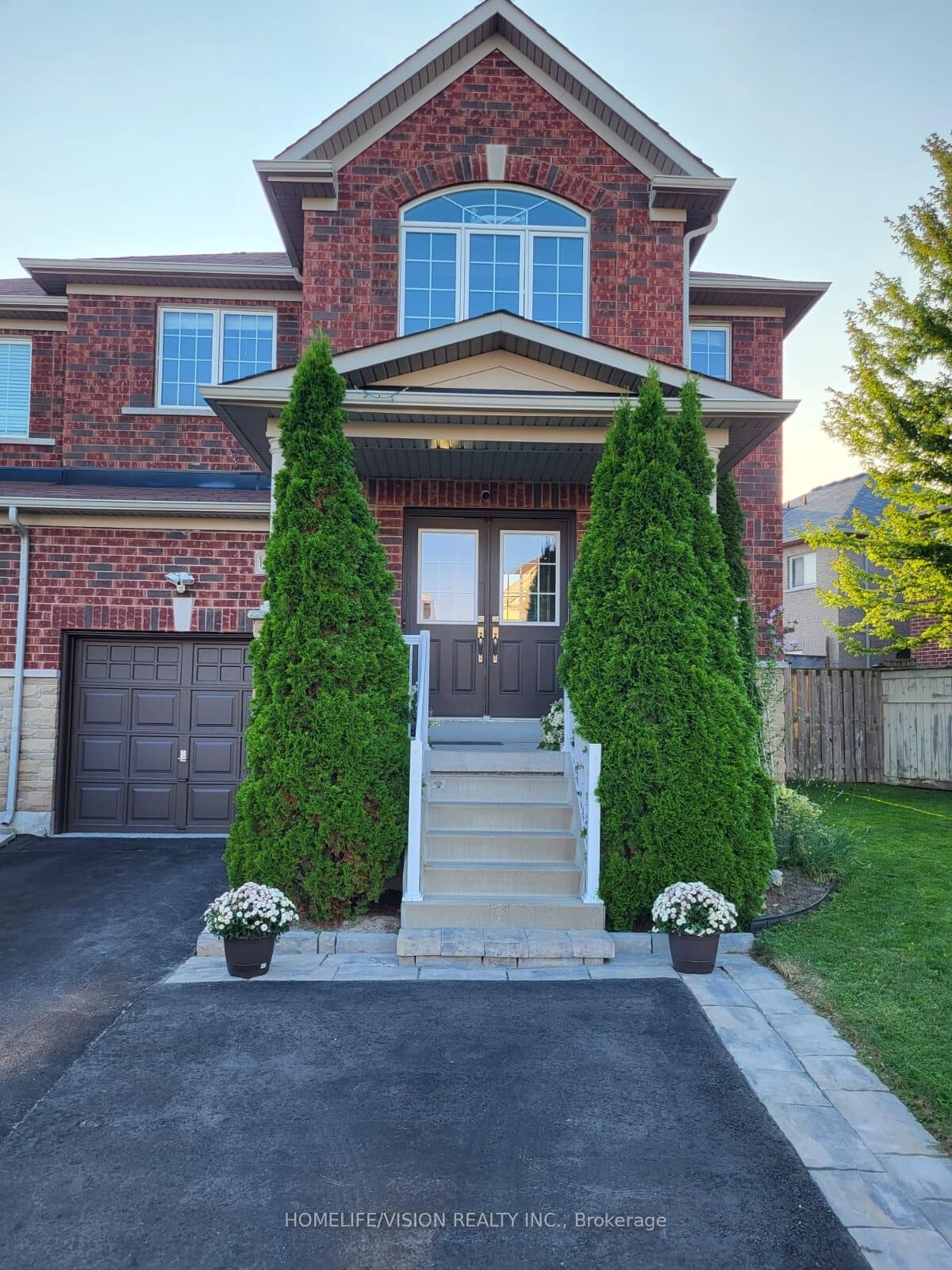 Property Photo: 115 James McCullough Road ON L4A 0Z2