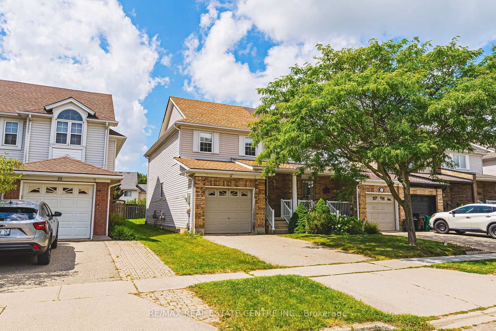 Property Photo:  24 King William Court  ON N3C 4J2 