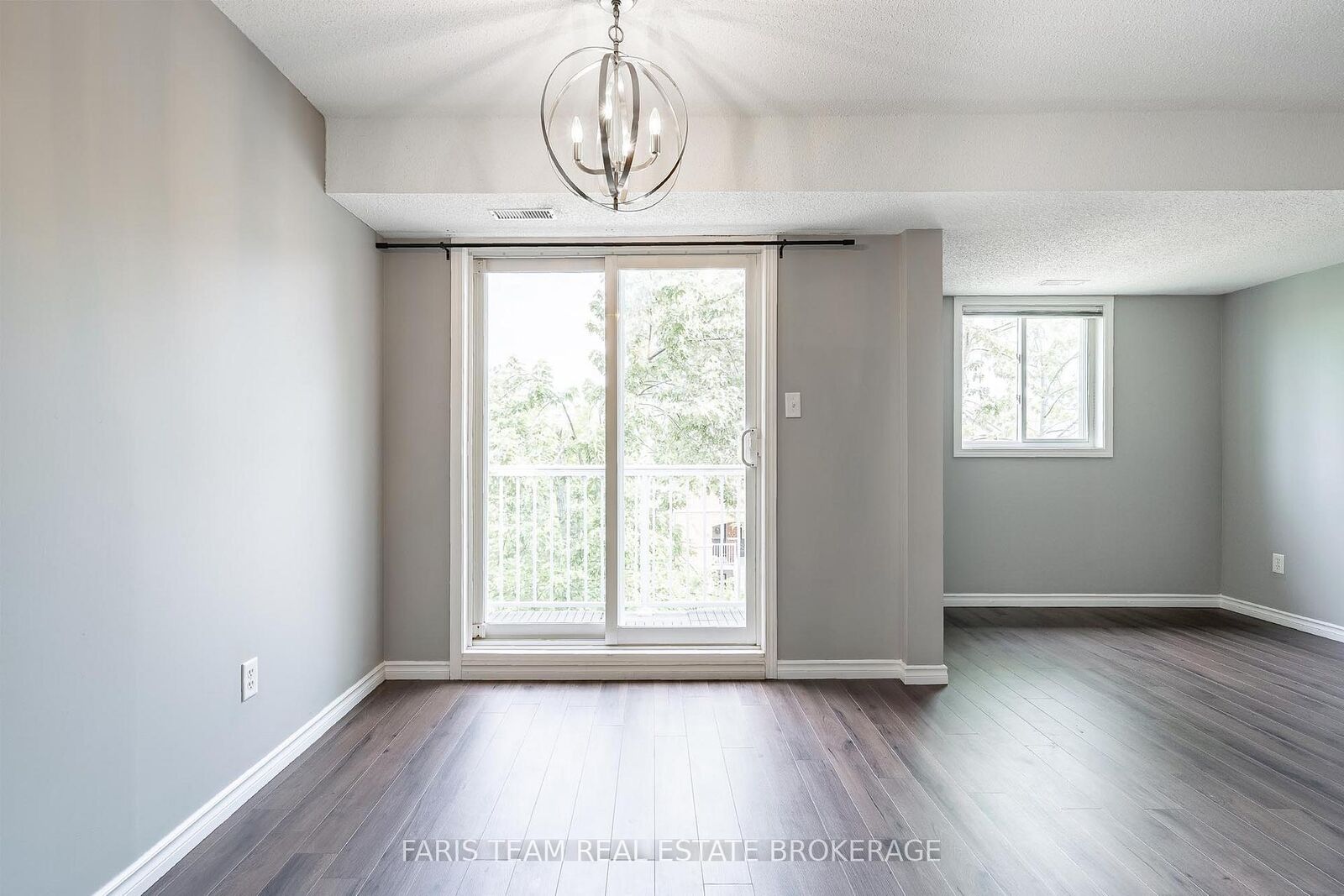 Property Photo: 243 Ferndale Drive S 76 ON L4N 0T6