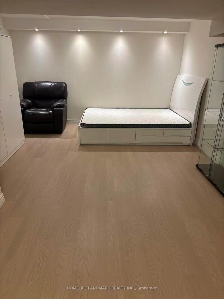 Property Photo:  72 Dusay Place 2  ON M1W 2N2 