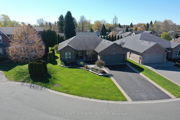 4 Hickory Court — photo 1