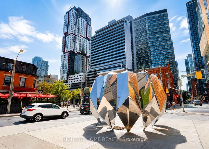 Property Photo: 318 Richmond Street W 1408 ON M5V 1X2