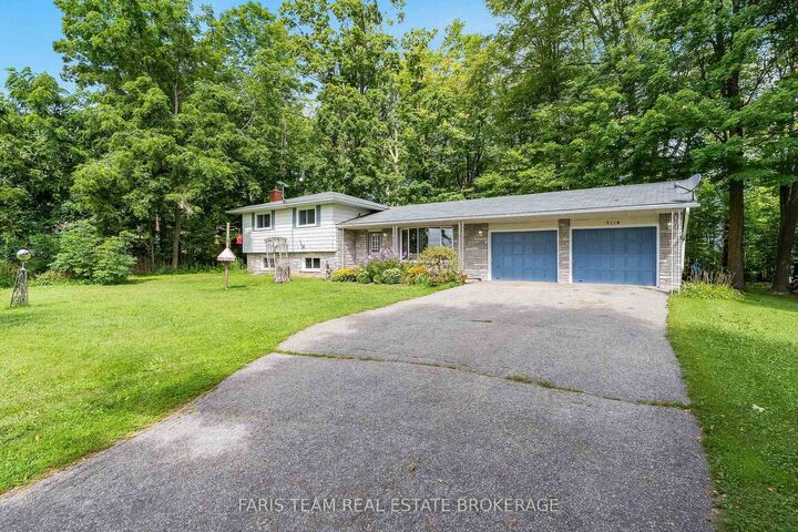 Property Photo: 3114 Innisfil Beach Road ON L9S 4C7