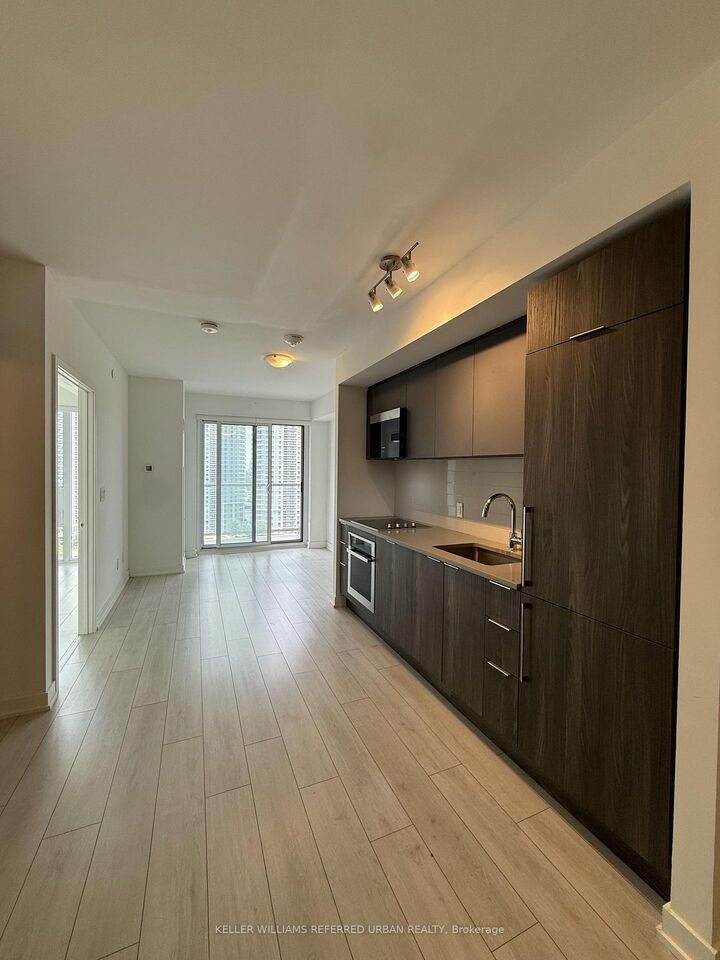 Property Photo: 2033 Kennedy Road 1607 ON M1T 3G2