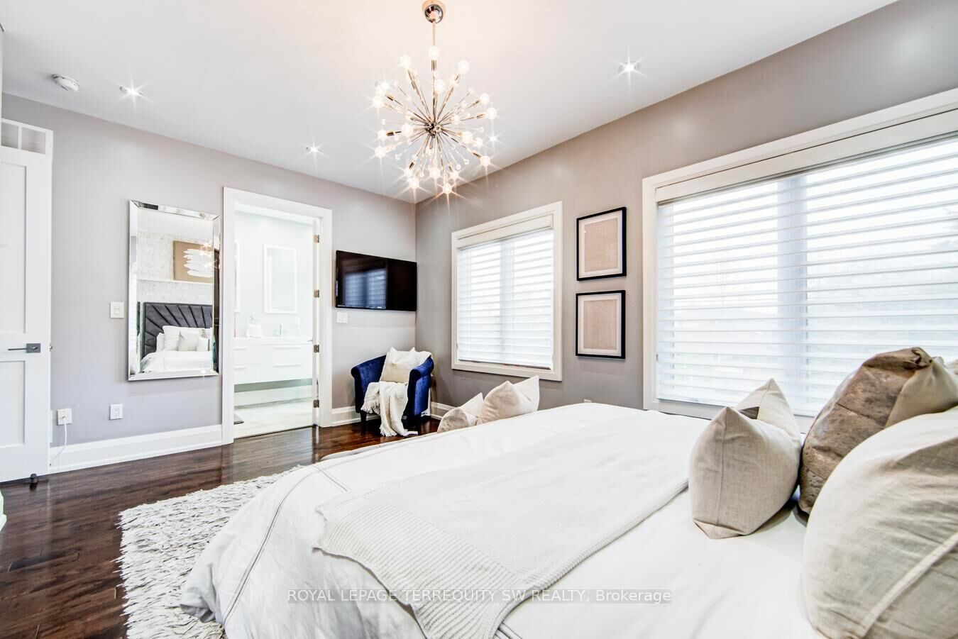 Property Photo:  888 Fourth Street  ON L5E 1J6 