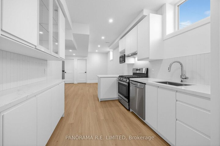 Property Photo:  606 Abana Road Lower  ON L5A 1H4 