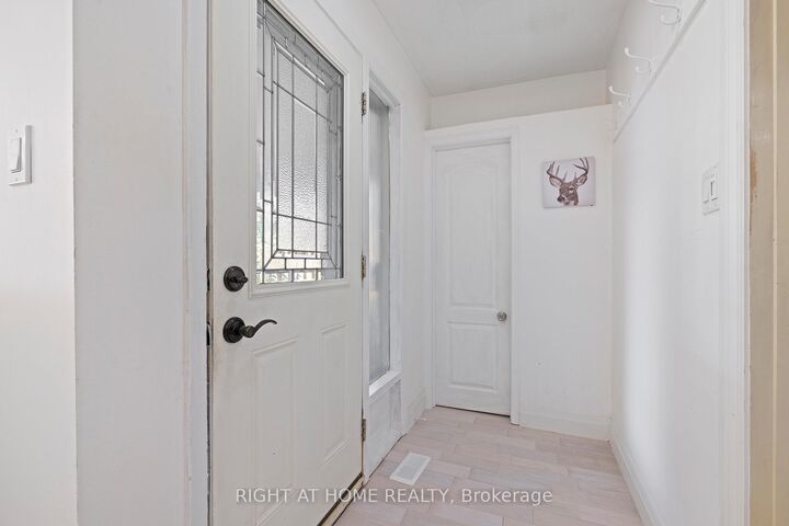 Property Photo: 1147 Saturnia Crescent ON L4Y 2M2