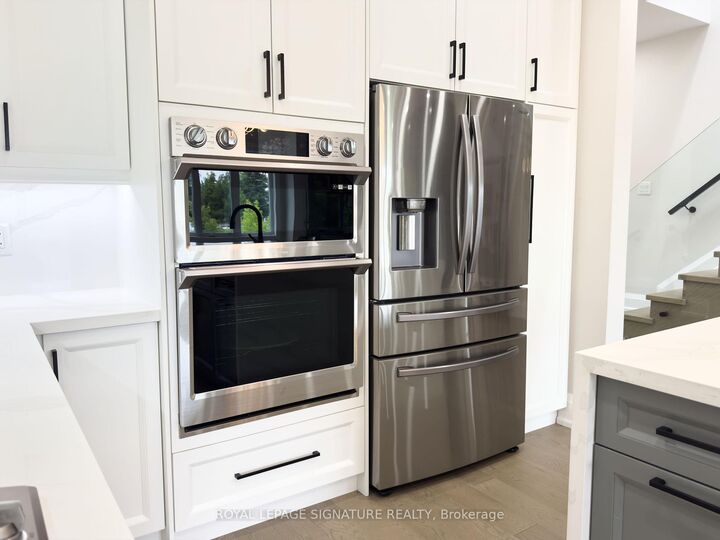 Property Photo: 920 Fourth Street ON L5E 1J6