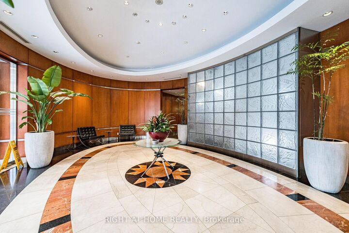 Property Photo: 1121 Bay Street 1106 ON M5S 3L9