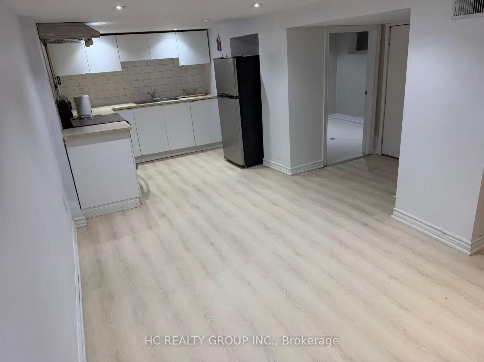 Property Photo:  25 Beechwood Avenue Lower  ON M6N 4S9 
