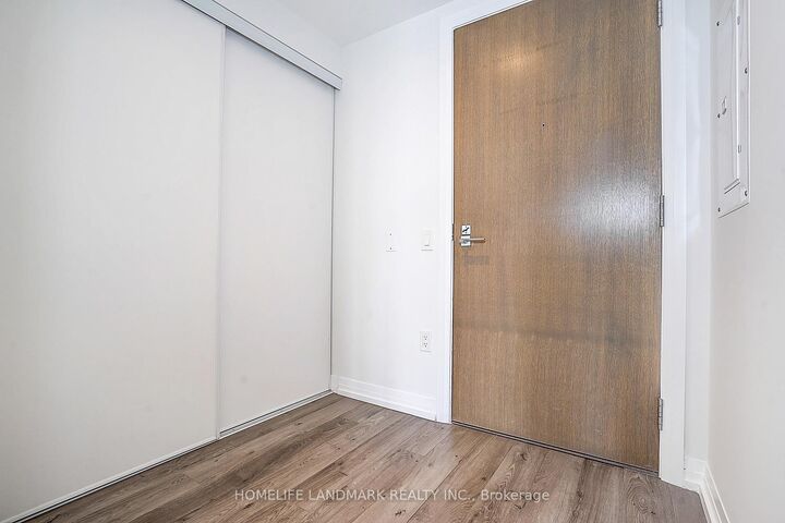 Property Photo: 251 Jarvis Street 1718 ON M5B 0C3