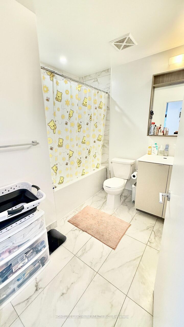 Property Photo: 4065 Confederation Parkway 1808 ON L5B 0L4