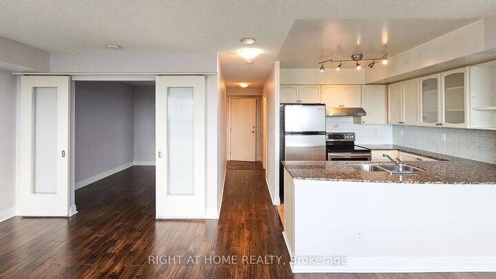 Property Photo: 188 Doris Avenue 1510 ON M2N 6Z5