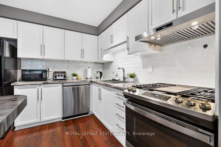 Property Photo:  44 Frances Avenue 11  ON L8E 5V6 