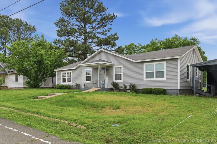 Property Photo:  906 1st Street  OK 74561 