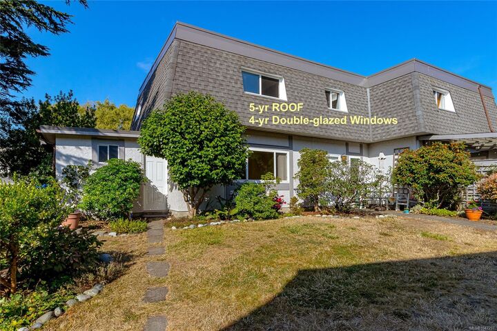 Property Photo: 946 Market St BC V8T 2E9