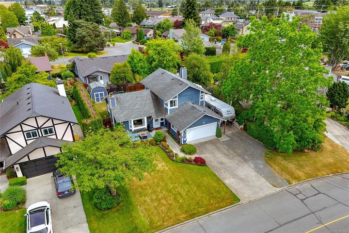 Property Photo: 7859 Simpson Rd BC V8M 2H3