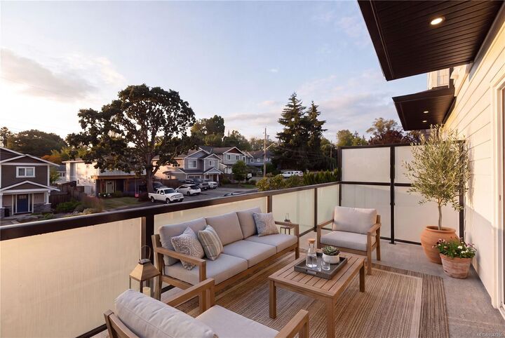 Property Photo: 913 Dale St #1 BC V8X 2V9