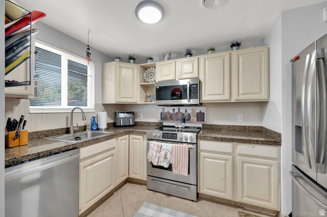Property Photo:  812 E Johnsonway Dr  UT 84094 