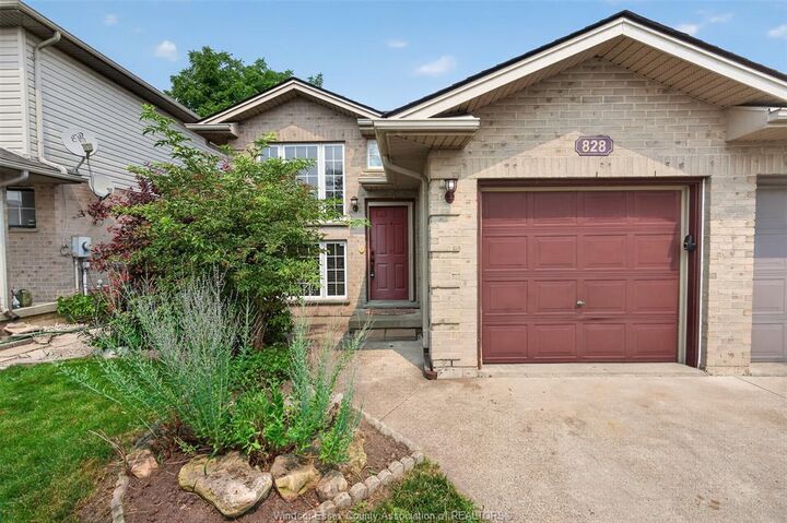Property Photo: 828 Michael Drive ON N8N 5A3