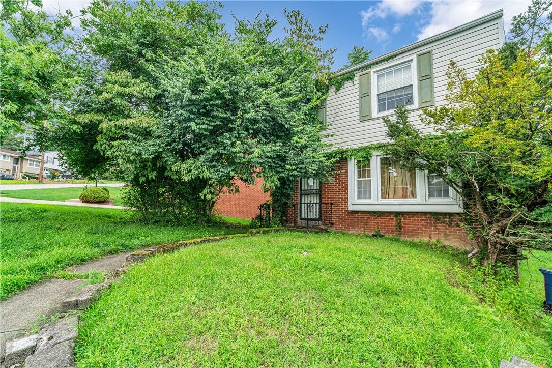 Property Photo: 117 Colonial Village Drive PA 15235